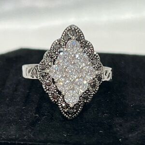 SWAROVSKI ELEMENTS Elegant Silver and White Crystal Ring SIZE 8